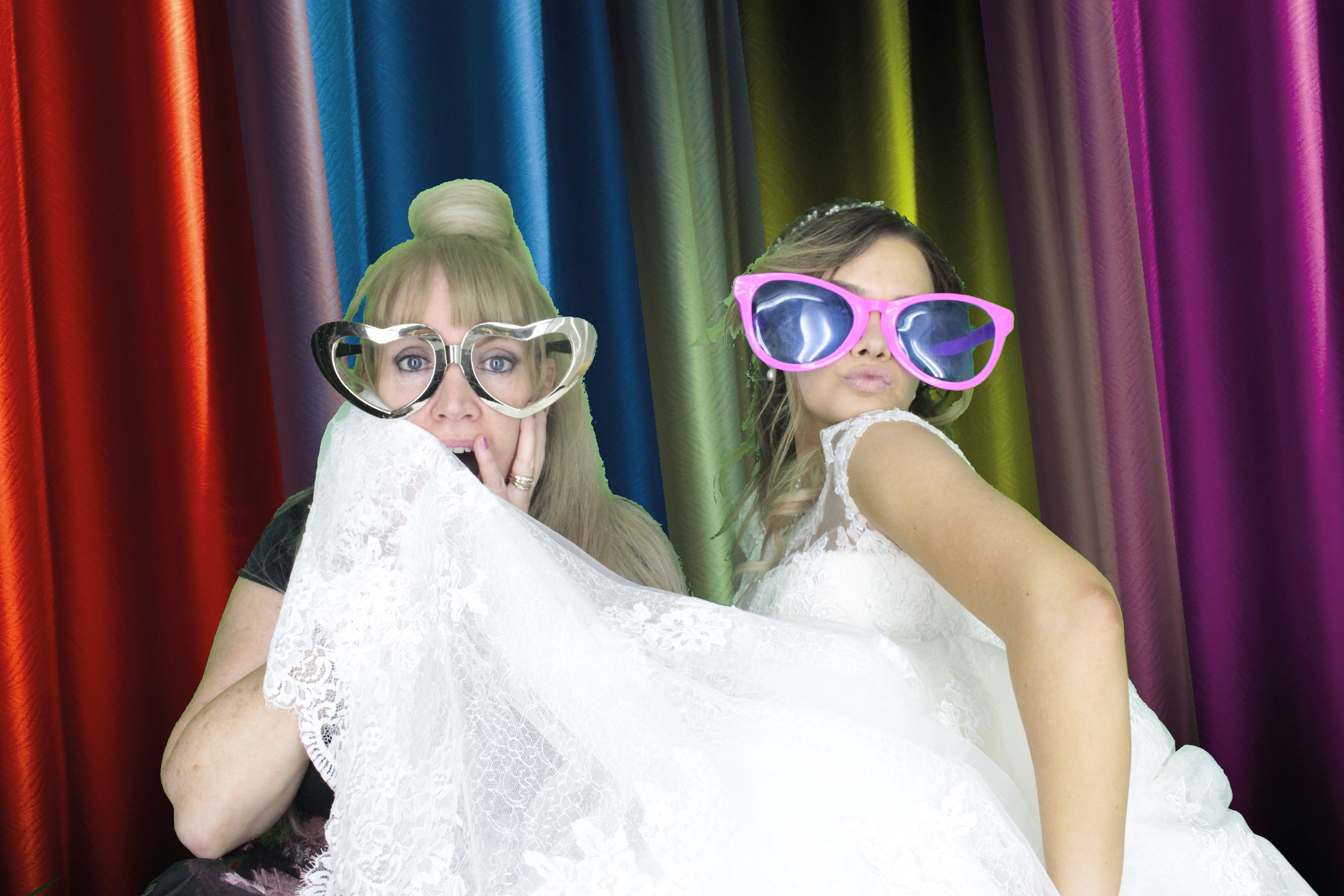 Mr & Mrs Hillier | View more photos from the event at gallery.myphotoboothexperience.co.uk/u/MyPhotoBoothExperienceLtd/Mr-Mrs-Hillier